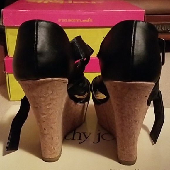 Shoes - Picture 3 of 4